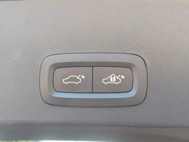 VOLVO XC40 T5 R-DESIGN RECHARGE...