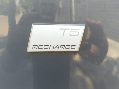 VOLVO XC40 T5 R-DESIGN RECHARGE...