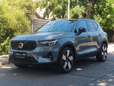 VOLVO XC40 T5 R-DESIGN RECHARGE...