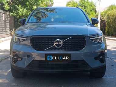 VOLVO XC40 T5 R-DESIGN RECHARGE...