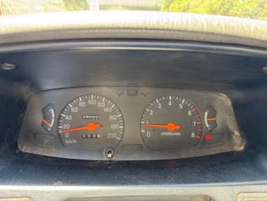 MITSUBISHI L200 2.4 BENCINERA 2002