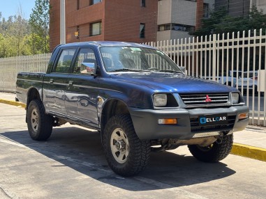 MITSUBISHI L200 2.4 BENCINERA 2002