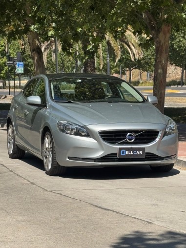 VOLVO V40 T4 2013