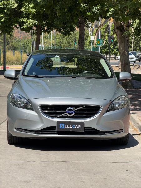 VOLVO V40 T4 2013