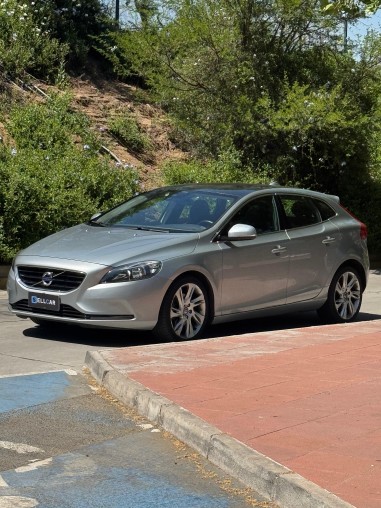 VOLVO V40 T4 2013