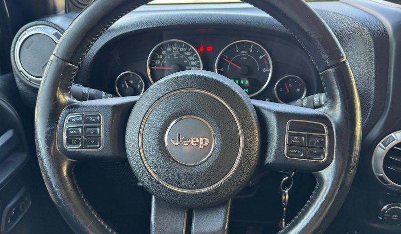 
								JEEP WRANGLER UNLIMITED SAHARA AUT 2014 full									