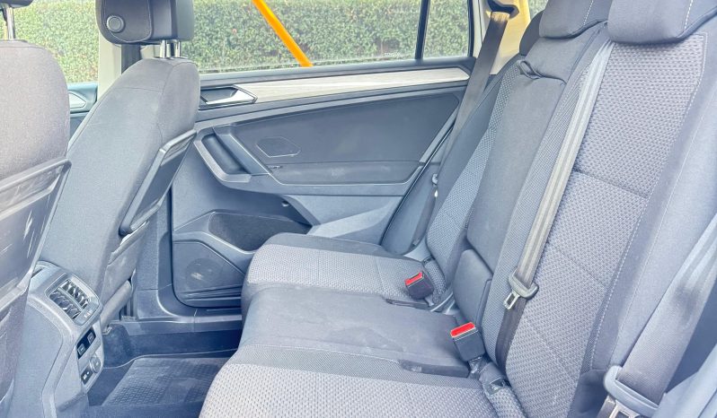 
								VOLKSWAGEN TIGUAN COMFORTLINE 2018 full									
